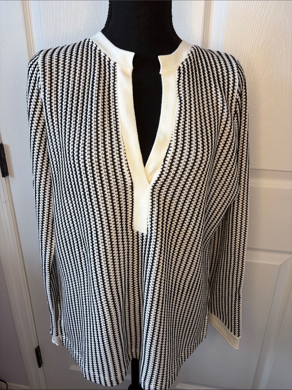 NIC+ZOE V-Neck Black and White Knit Pullover size large NEW